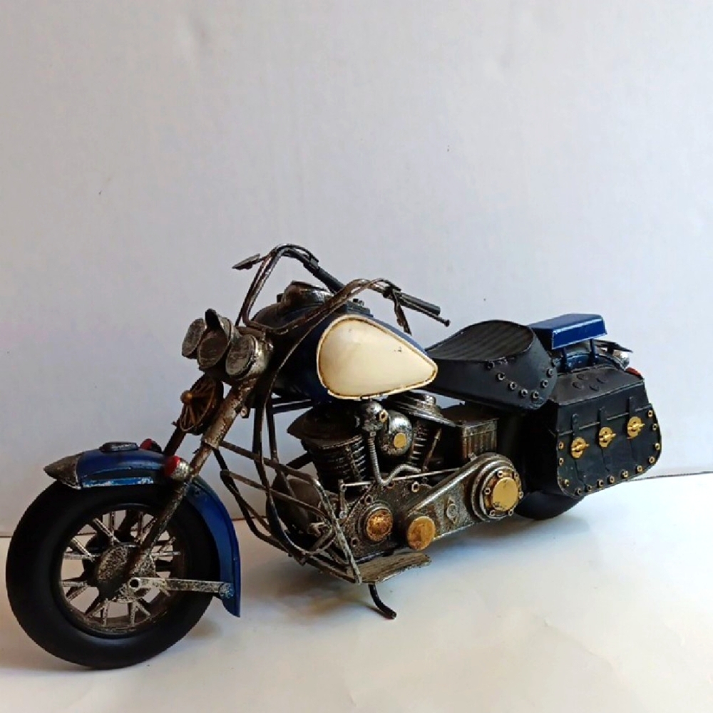 GORGEOUS METAL  MOTORCYCLE PIECE